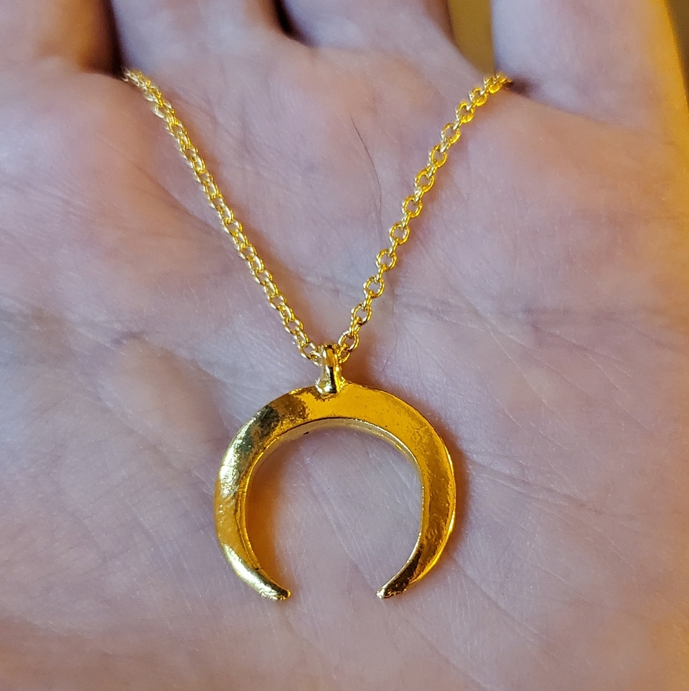NWOT Gold Eclipse Necklace - Picture 4 of 5